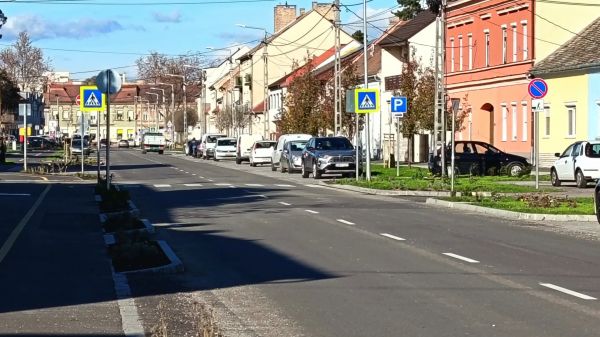 Átadták a felújított Erzsébet királyné utcát Csornán