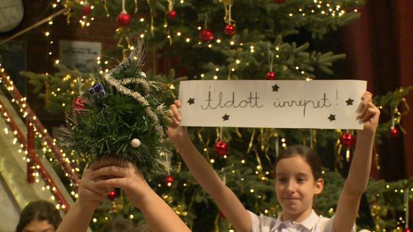 A kapuvári Széchenyi-iskola karácsonyi műsora