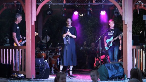 Zenepaviloni koncert Csornán: Timi & Gábor Music Duo (1. rész)