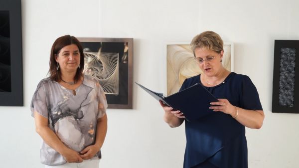 Fábiánné Domán Hermina alkotásaiból nyílt kiállítás a csornai művelődési központban