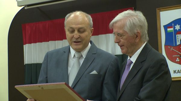 A Magyar Kultúra Napján köszöntötték Dr. Cs. Varga István irodalomtörténészt Kapuváron