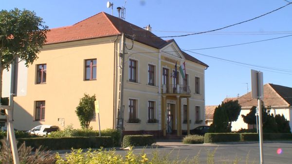 Tatai Lajos lokálpatriótaként támogatja városa szépülését